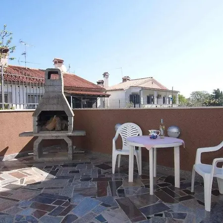 In With Swimming Pool Vikendica