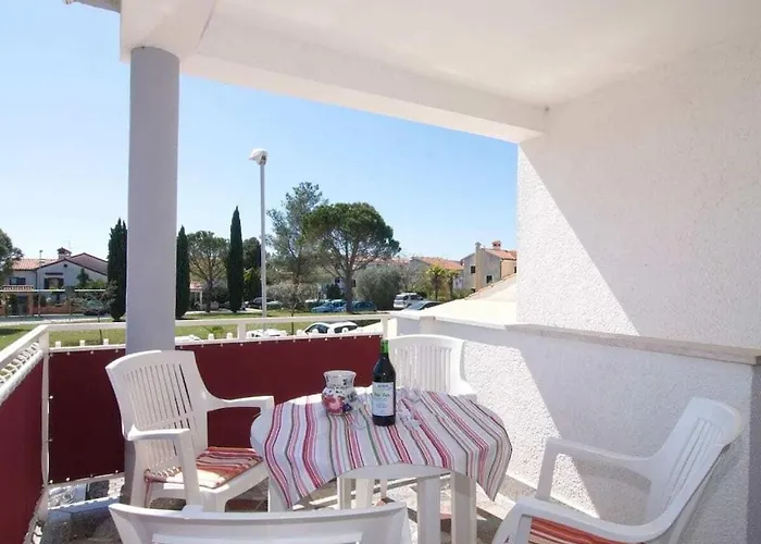 In With Swimming Pool Vikendica